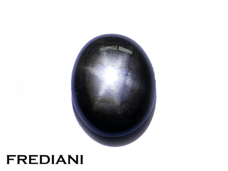Saphir noir étoilé naturel