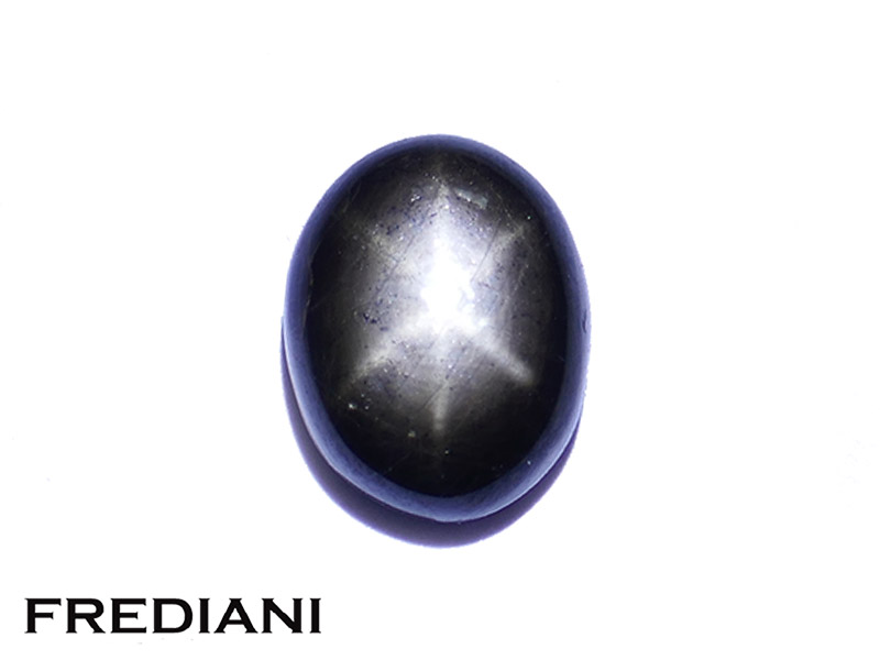 Saphir noir étoilé naturel