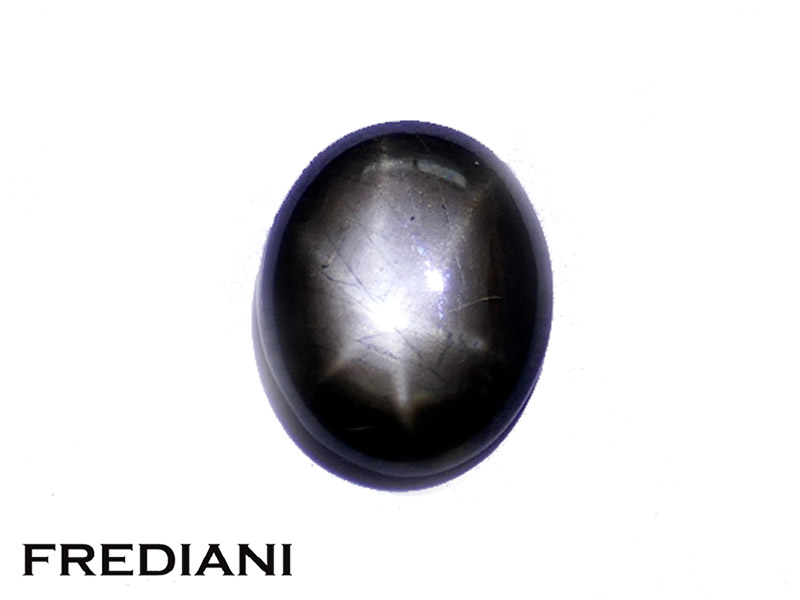 Saphir noir étoilé naturel
