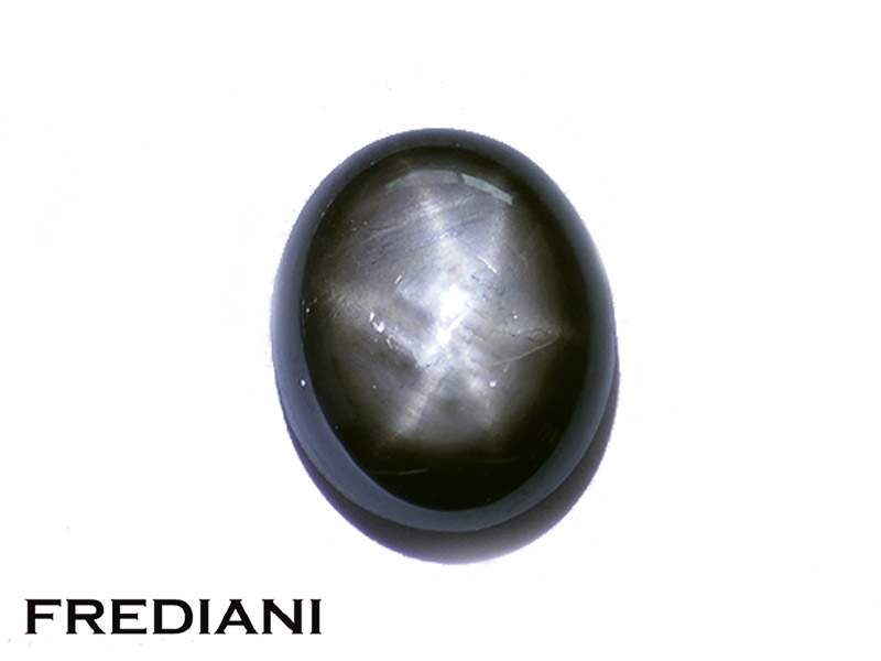 Saphir noir étoilé naturel