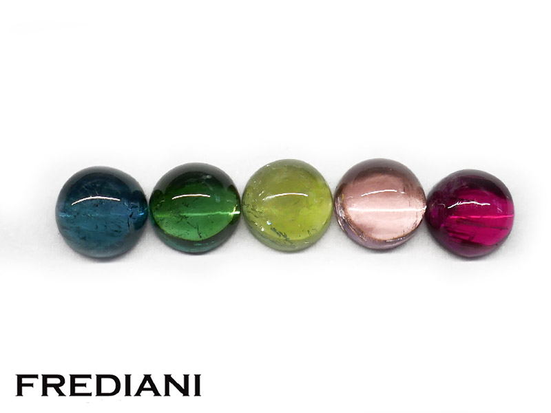 Lot de 5 tourmalines cabochons rondes