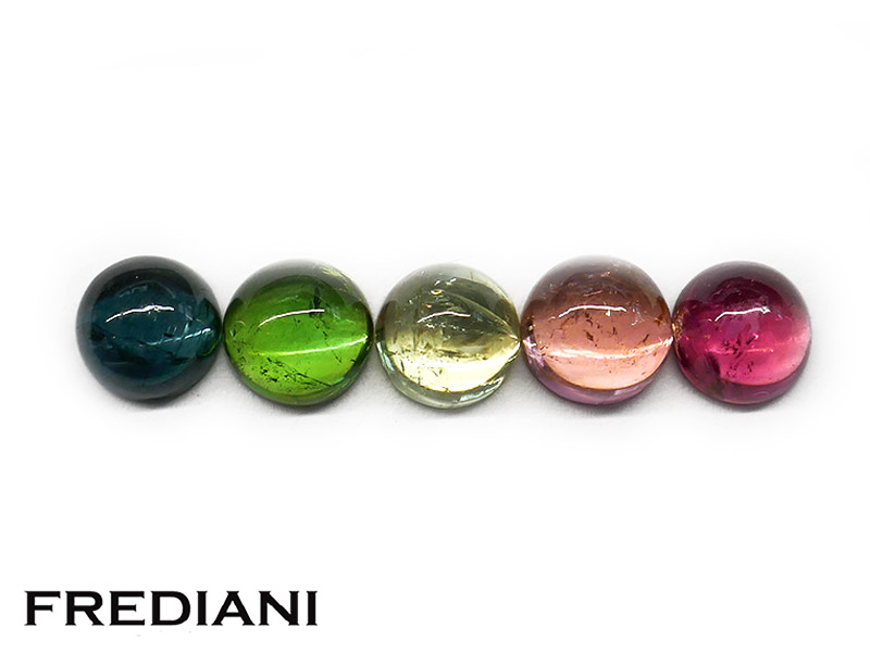 Lot de 5 tourmalines cabochons rondes