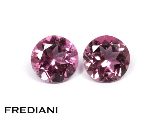 Appairage de tourmalines roses rondes 5 mm de 0.97 carat