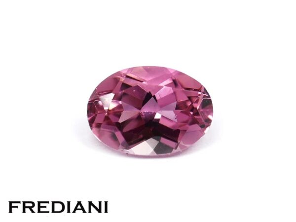 Tourmaline rose ovale 70x50 de 0.81 carat