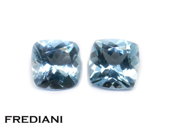 Paire d'aigues-marines coussins 67x67 de 2.45 carats
