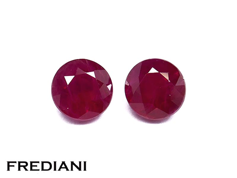 Paire de rubis ronds