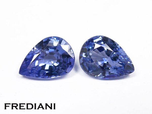 Appairage de saphirs bleus poires 68x50 de 1.44 carat