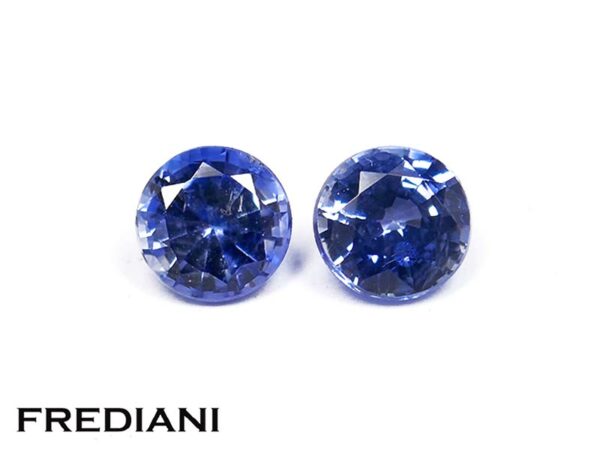 Appairage de saphirs bleus ronds 4 mm de 0.68 carat