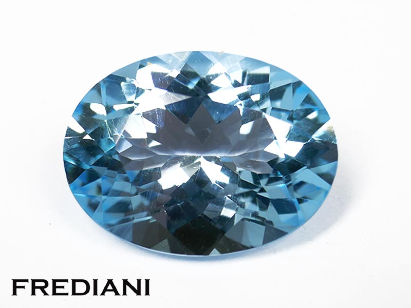 Topaze bleue traitée ovale