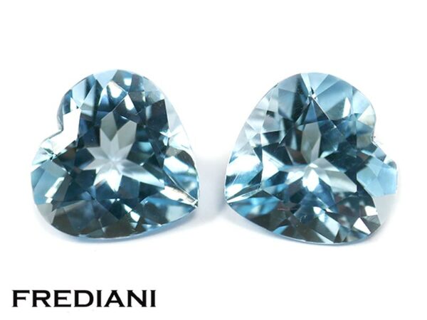 Appairage de topazes bleues traitées coeurs 116x120 de 12.67 carats