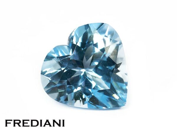 Topaze bleue traitée coeur 135x139 de 9.44 carats
