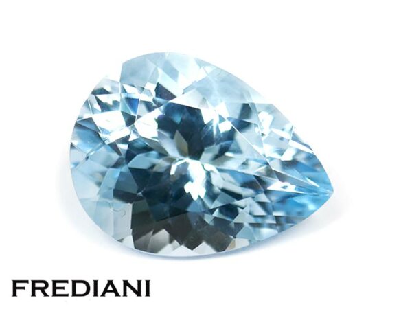 Topaze bleue traitée poire 201x151 de 19.54 carats