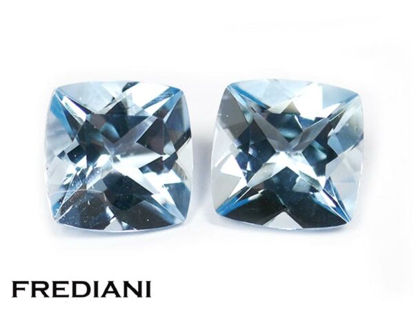 Appairage de topazes bleues traitées coussins carrées 100x100 de 10.71 carats