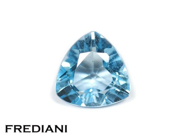 Topaze bleue traitée troïdia 108x108 de 4.96 carats