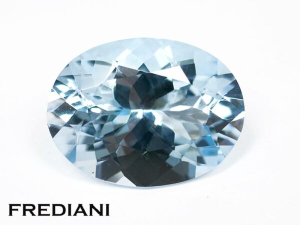 Topaze bleue traitée ovale 200x150 de 21.12 carats