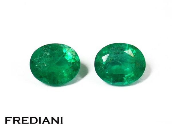 Appairage d'émeraudes ovales 50x40 de 0.62 carat