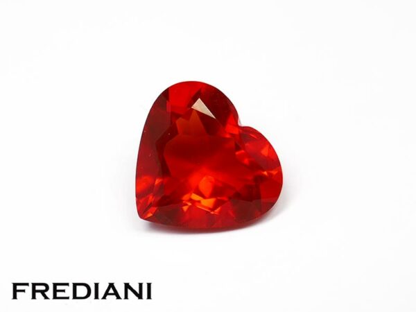 Opale de feu coeur 80x86 de 1.31 carat