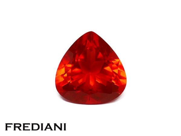 Opale de feu poire 102x100 de 2.71 carats