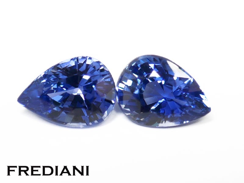 Paire de saphirs bleus poires