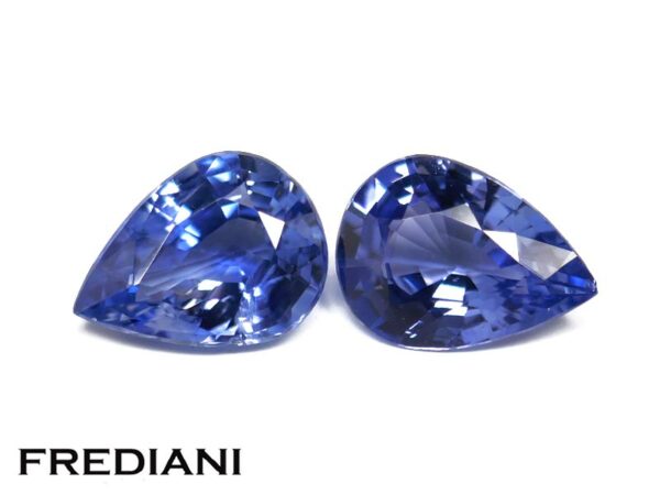 Appairage de saphirs bleus poires 79x58 de 2.23 carats