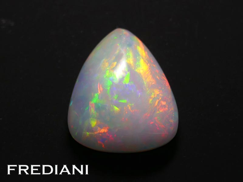 Opale poire cabochon