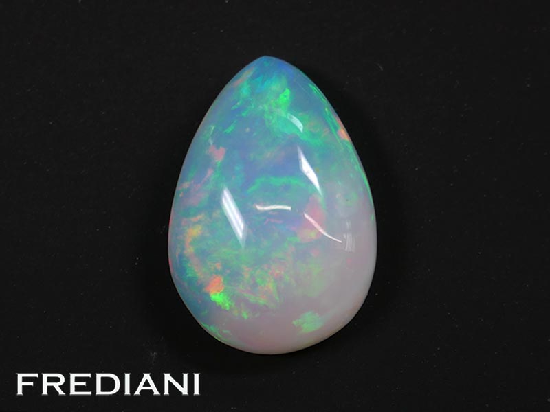 Opale poire cabochon