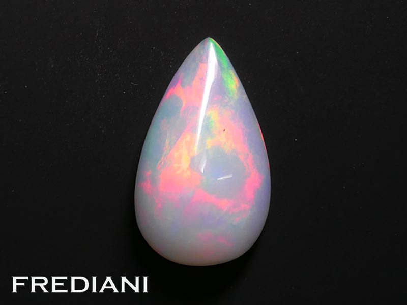 Opale poire cabochon