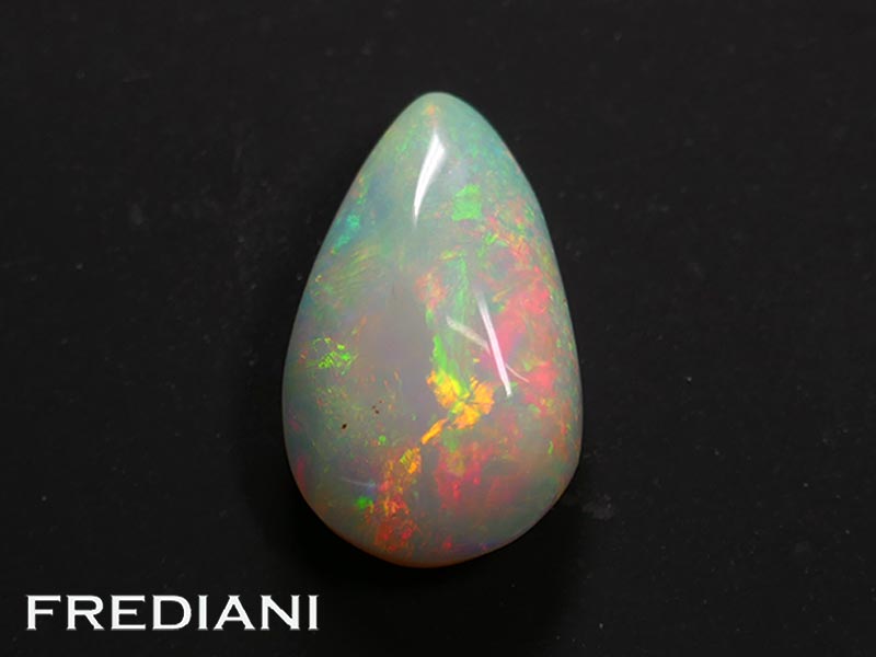 Opale poire cabochon