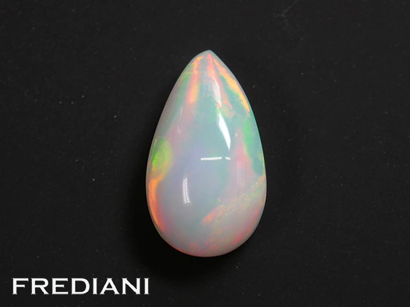 Opale poire cabochon