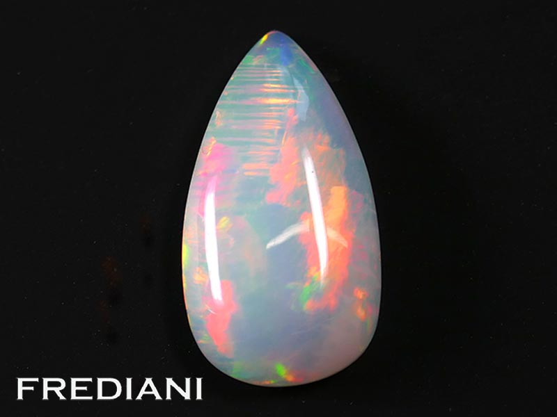 Opale poire cabochon