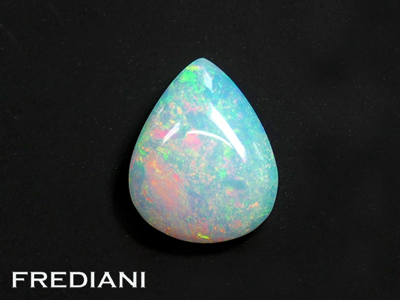 Opale poire cabochon