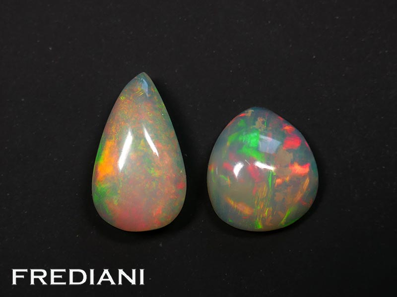 Lot de 2 opales poires cabochons