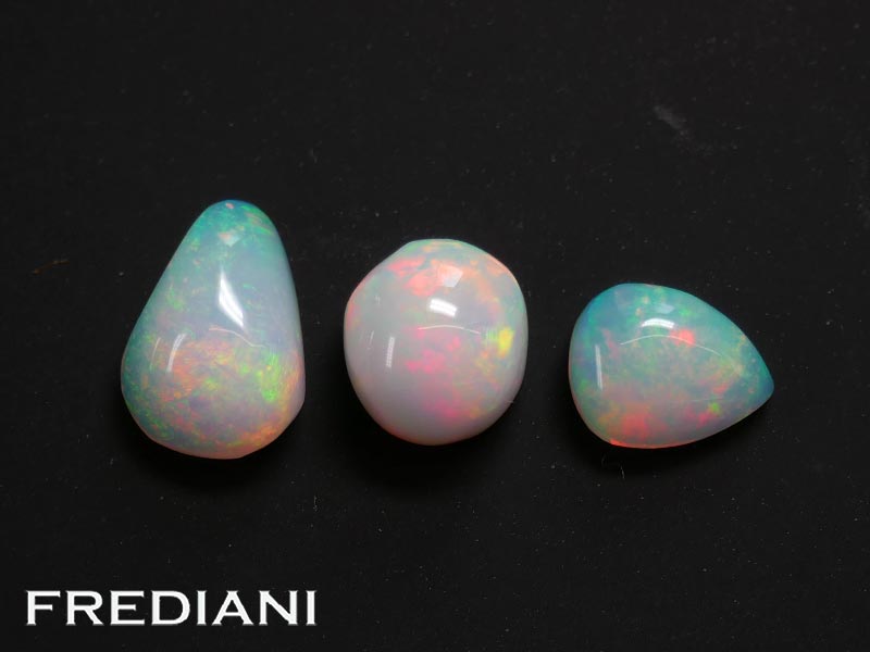 Lot de 3 opales cabochons