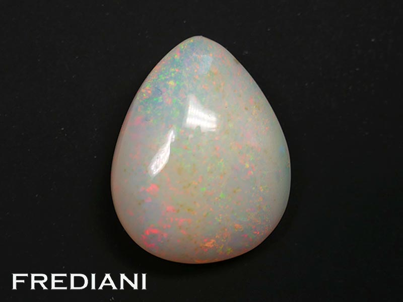 Opale poire cabochon