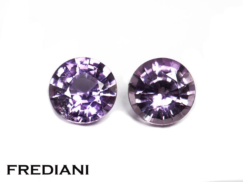 Paire de saphirs violets ronds naturels