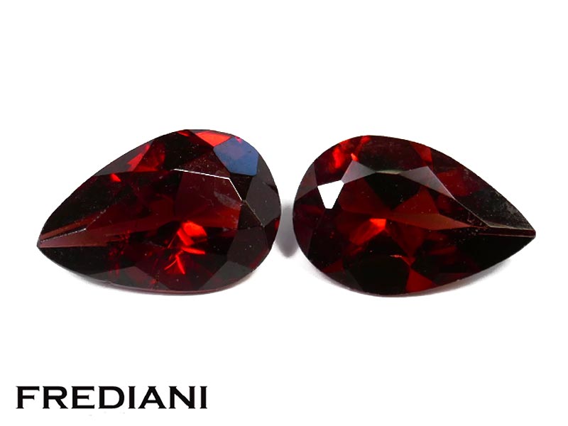 Paire de grenats almandins poires