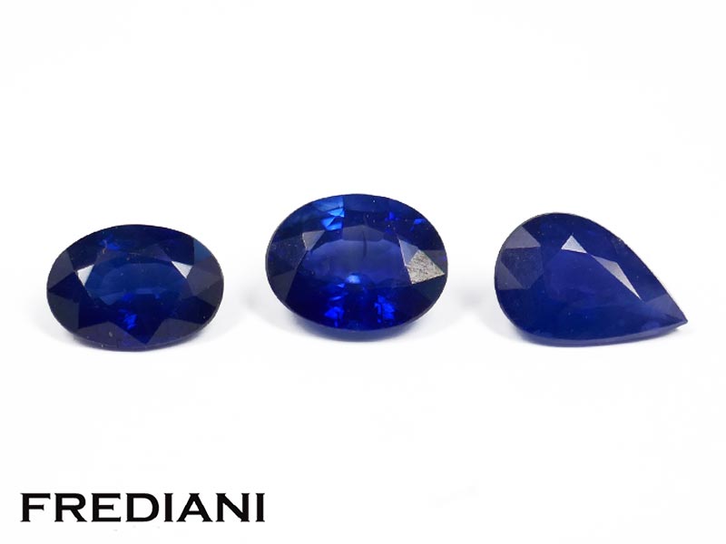 Lot de 3 saphirs bleus ovales et poire