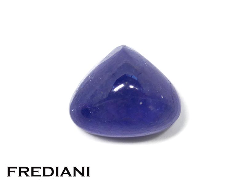 Tanzanite cabochon poire