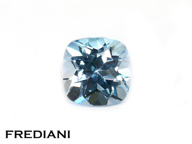 Topaze bleue traitée coussin