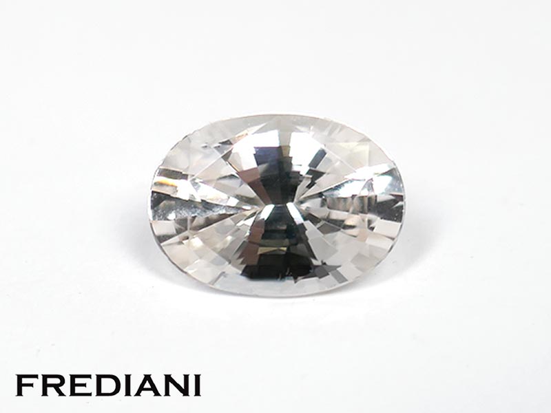 Saphir incolore ovale